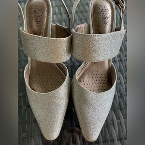 Silver glitter size 8M dress shoes. Life Stride.